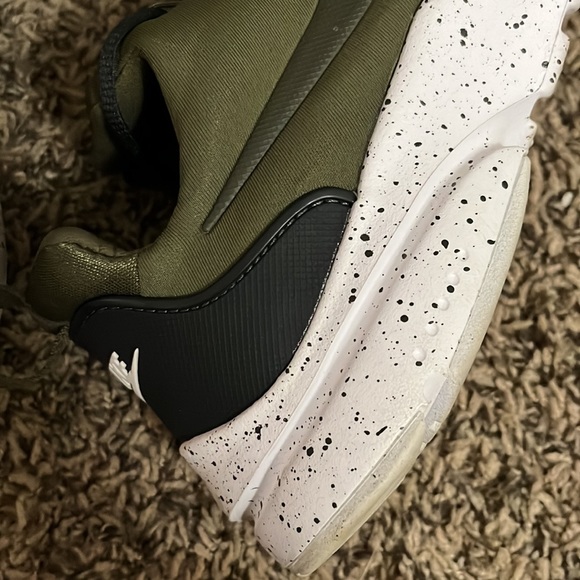 Nike shoes - Picture 7 of 12